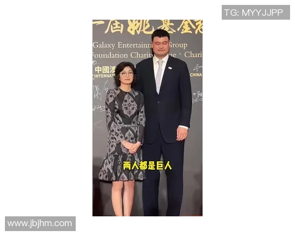 姚明与母亲温馨合照展现亲情时刻感动无数球迷与网友
