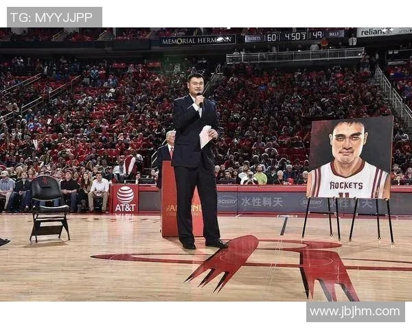 姚明佩戴眼镜的背后故事与篮球生涯的精彩瞬间